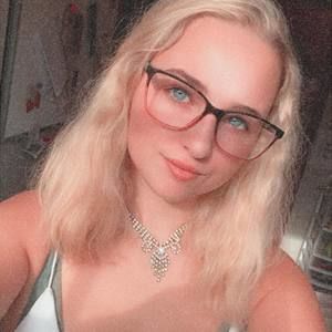 Meet your Posher, Natasha